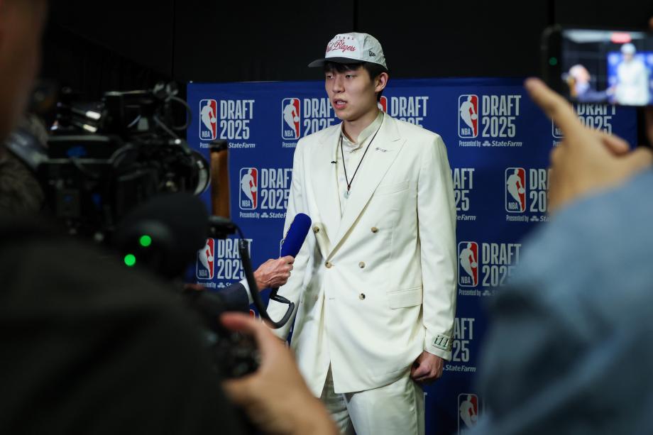 [图]NBA球员选拔大会：中国球员杨瀚森首轮第16顺位被选中
