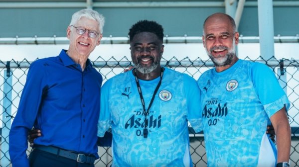 FIFA古代足球    进步  总监温格探班曼城，与瓜迪奥拉