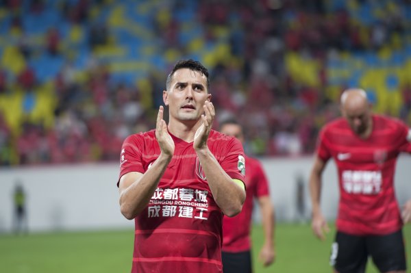 中超“跑男”！周定洋8月中超场均跑动12568米，为职业联赛