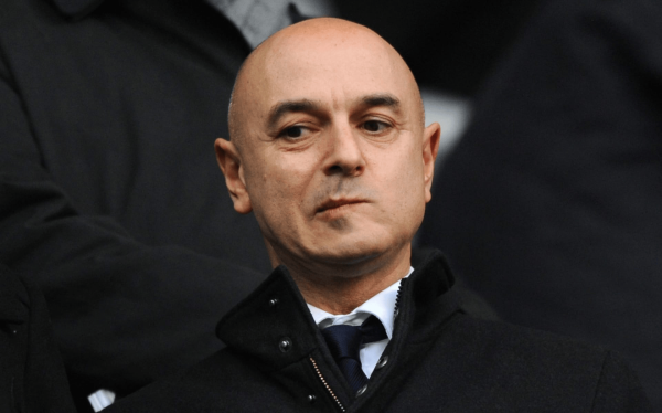 列维离职方式相当不体面;但他离职后刘易斯给热刺注资1亿镑