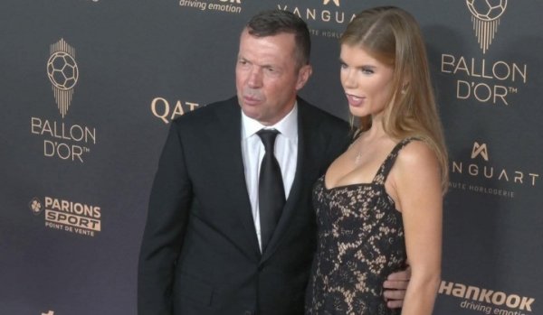 年龄差38岁！64岁马特乌斯携26岁女友出席金球奖典礼