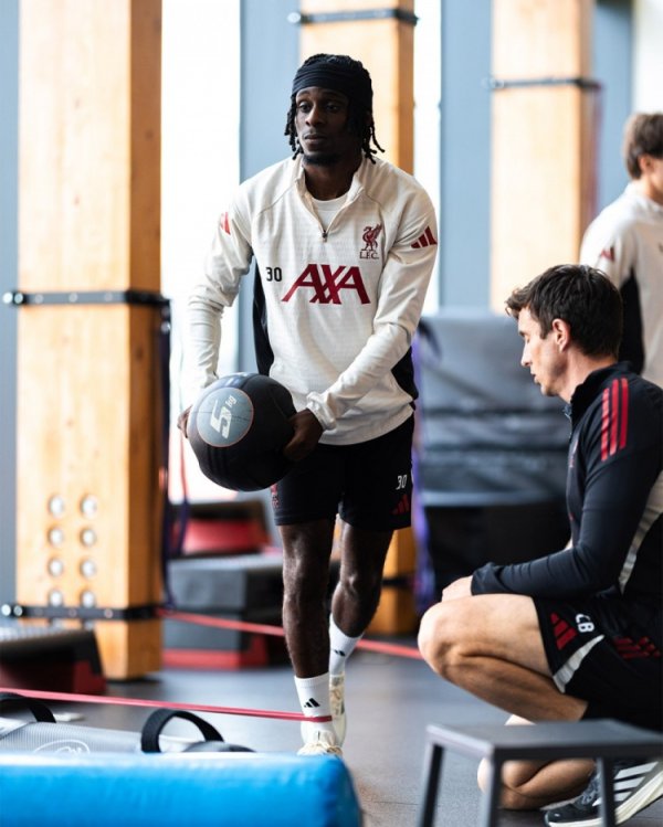 复出在即！利物浦社媒晒弗林篷复健    练习  照，此前球员