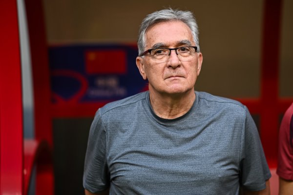 体坛：足协曾有过两次动议换伊万 但得到的批复不同意