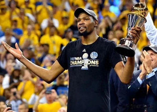 杜兰特5年4夺积分  王, 其中一年输给谁了? 看到名字后不