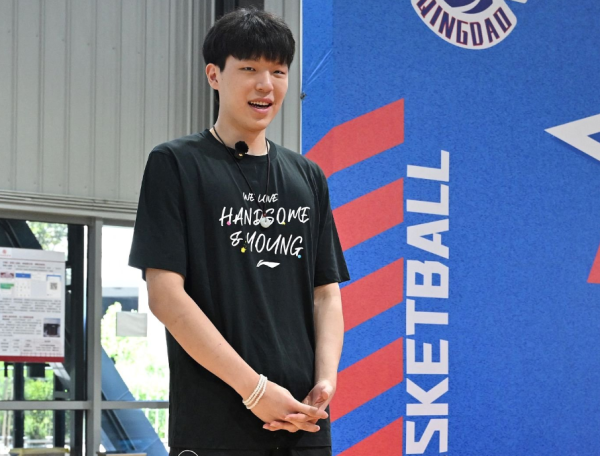 本届攻击  技术最好五号位! TA高度评价杨瀚森 队记: 配