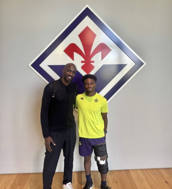 加纳队主帅阿多探望兰普泰，球员十字韧带撕裂接受手术