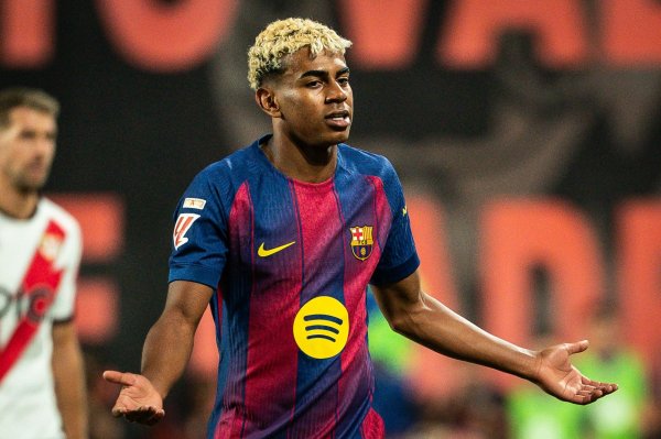 每体报巴萨练习  情况：托伦斯已回B队，亚马尔等6名球员缺席