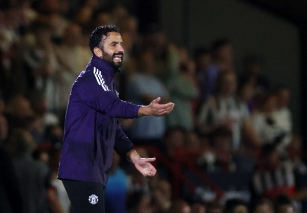 记录  夜！曼联终结近10年客战利物浦不胜记录  ！阿莫林首