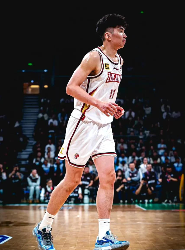 中国篮球赛  一大盛世, 男女篮掀起留洋热潮